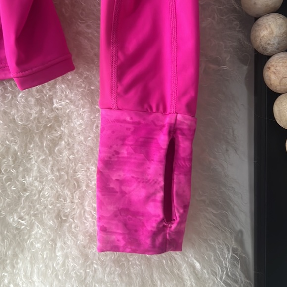 Oakley Rash Guard - Photos show color of the shirt in different lighting. - Picture 3 of 8